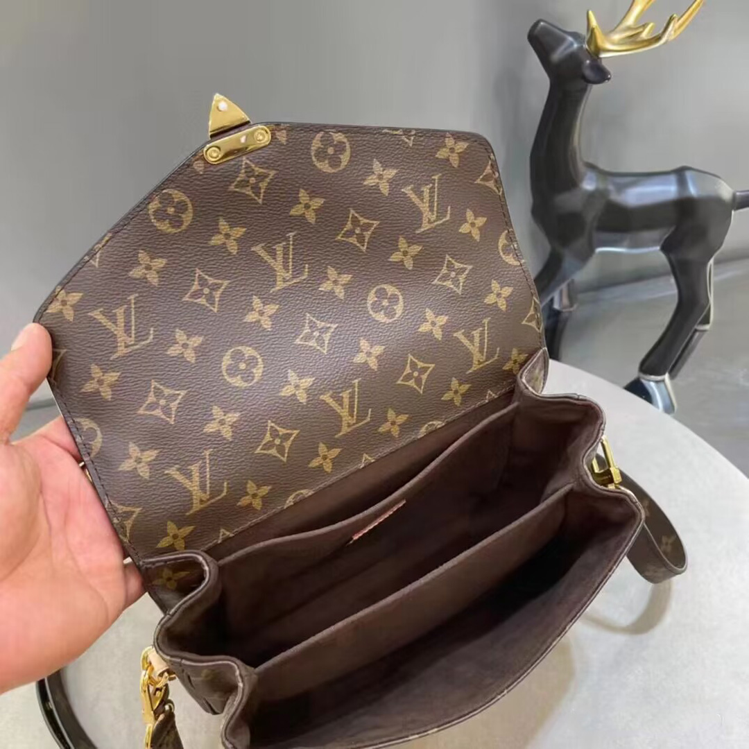 Louis Vuitton POCHETTE METIS Handbag