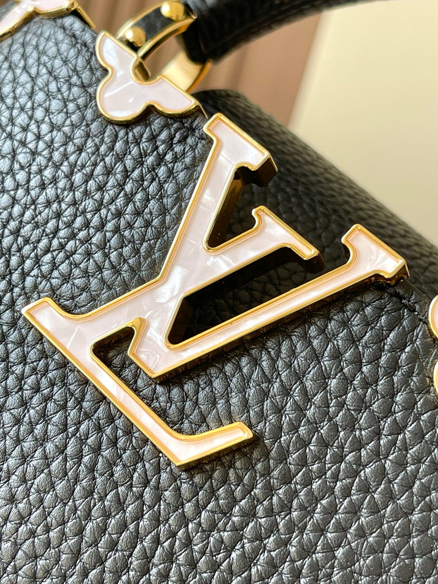 Louis Vuitton LV Capucines MINI