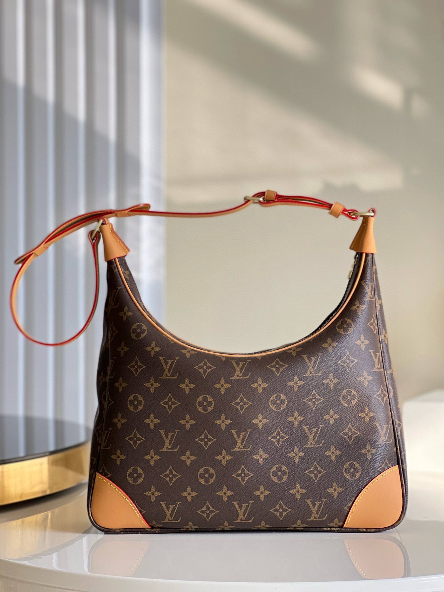 LOUIS VUITTON  LV Boulogne