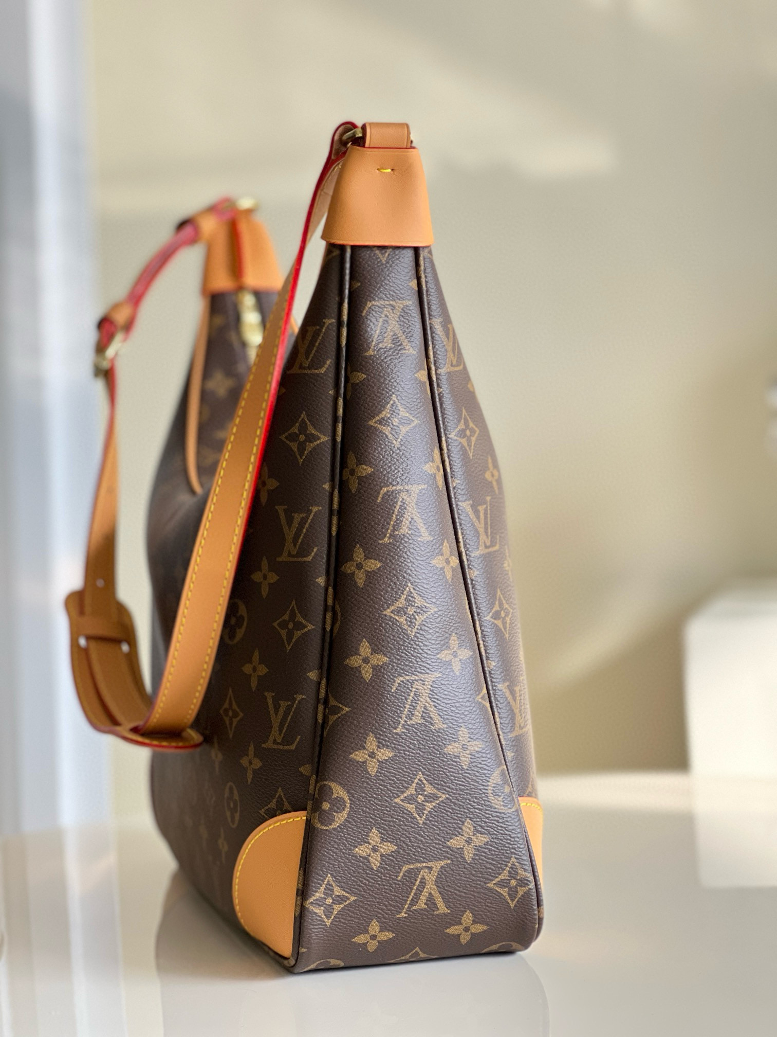 LOUIS VUITTON  LV Boulogne