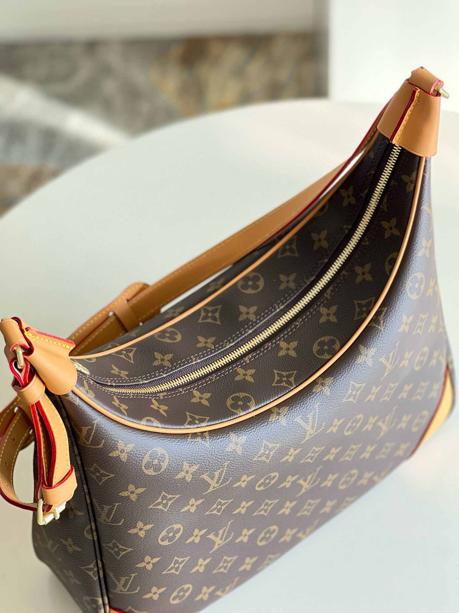 LOUIS VUITTON  LV Boulogne