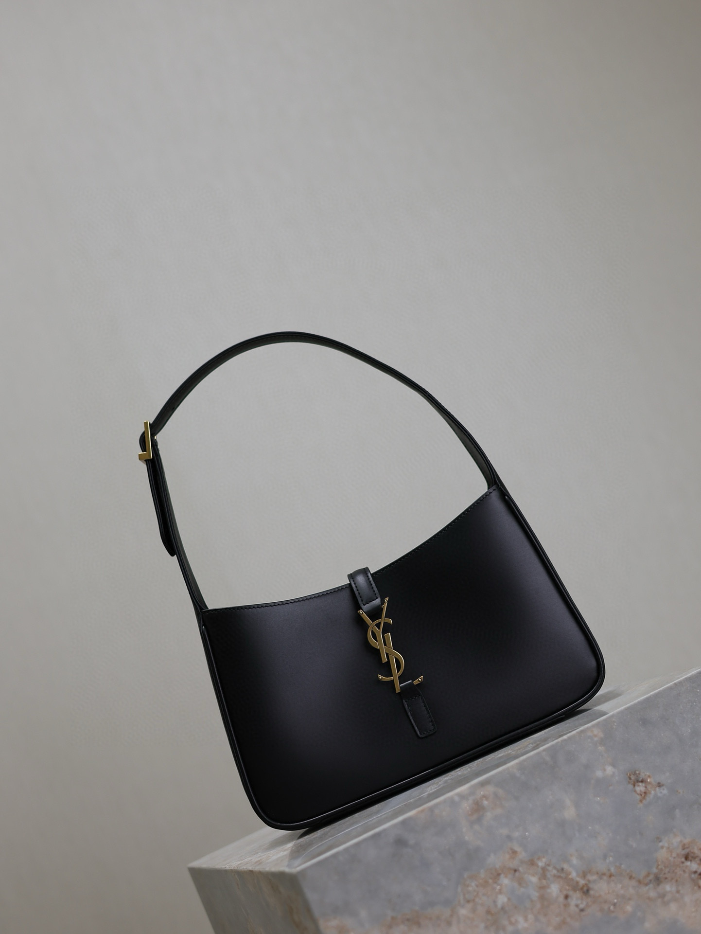 YSL LE 5 À 7 ARMPIT BAG